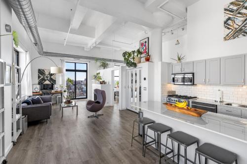 Modern Historic Loft 19ft Ceilings, Gym, Heated Parking, Skyline Views, Balcony in University Village