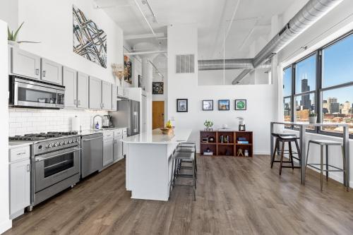 Modern Historic Loft 19ft Ceilings, Gym, Heated Parking, Skyline Views, Balcony in University Village