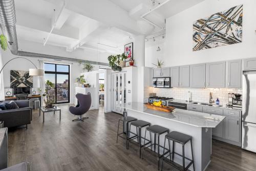 Modern Historic Loft 19ft Ceilings, Gym, Heated Parking, Skyline Views, Balcony in University Village