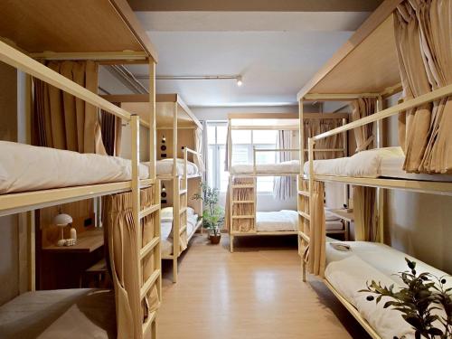 อู ลูนา แบงคอก โฮสเทล (Au Luna Bangkok Hostel) near วัดโพธิ์