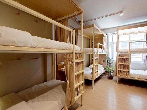 อู ลูนา แบงคอก โฮสเทล (Au Luna Bangkok Hostel) near วัดโพธิ์