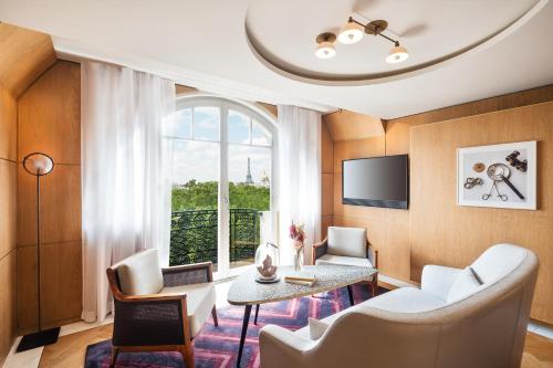 room detail thumbnail 1
