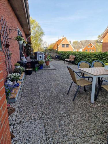 Haus-Fehmarn-am-Dorfteich-|-Wohnung-2-West in Albertsdorf