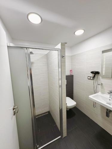 Triple Room 2 image 1