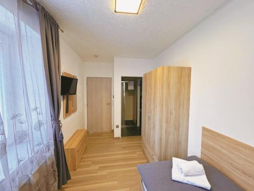 Single Room 1 image 6