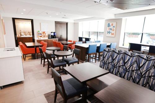 บริการและสิ่งอำนวยความสะดวก, Holiday Inn Express Detroit-Birmingham by IHG in เบอร์มิงแฮม