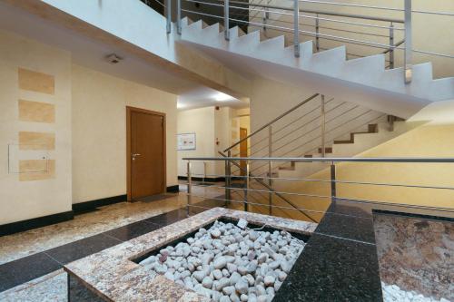 Išorė, Modern Flat near City Center with Parking, Smart TV & Wi-Fi in Riga Airport