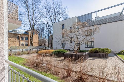 Modern Flat near City Center with Parking, Smart TV & Wi-Fi