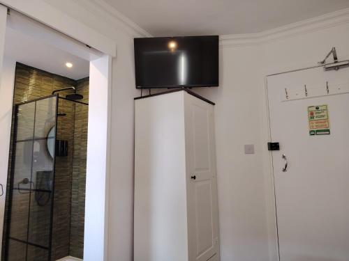 Single Room with Shower image 8