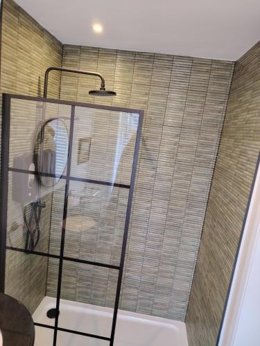 Single Room with Shower image 1