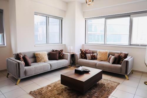 Nivis Find Spacious 3BHK Near Metro and Burj Khalifa, Dubai (photo 2)