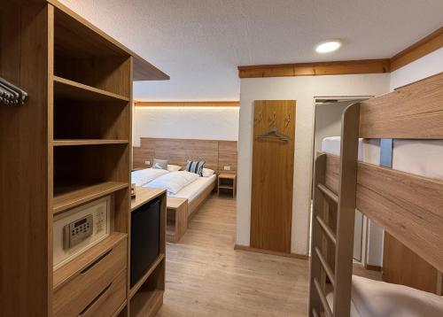 Hotel Crystal - image 14