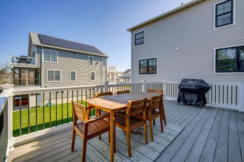 Close to Brigantine Beach: Home w/ 2 Decks in Brigantine (New Jersey)