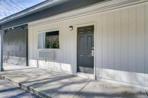 1 Mi to Riverfront Sleek Port Huron Studio in Port Huron