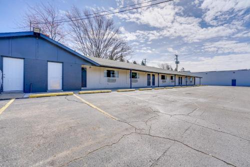 1 Mi to Riverfront Sleek Port Huron Studio in Port Huron