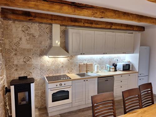 virtuve, Stone holiday house Iva in Donji Vinjani