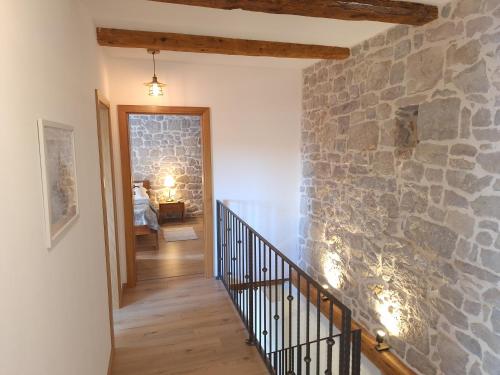 Stone holiday house Iva in Donji Vinjani