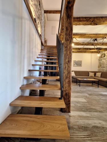 Stone holiday house Iva in Donji Vinjani