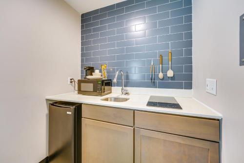 2 Mi to Downtown Port Huron Sleek Studio Apt in Port Huron