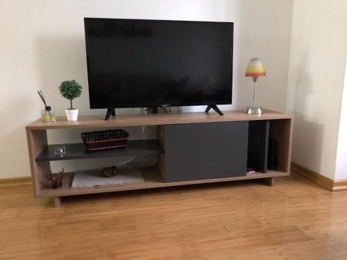 Cozy Corner Apartment-Free Parking, Скопье (фото 8)