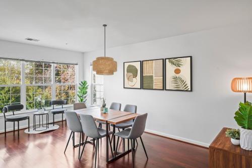 Gem in Germantown Walk to Restaurants & Shops! in เจอร์แมนทาวน์ (MD)