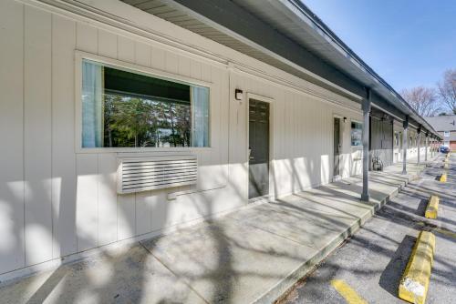 1 Mi to Lake Huron Waterfront Cozy Studio Apt in Port Huron (MI)