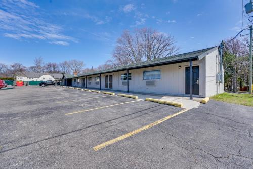 1 Mi to Lake Huron Beaches Quiet Studio Apartment in Port Huron