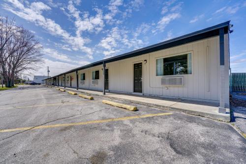 1 Mi to Lake Huron Beaches Quiet Studio Apartment in Port Huron