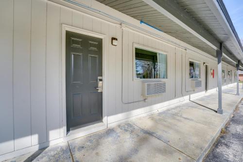1 Mi to Lighthouse Beach: Port Huron Studio in พอร์ทฮูรอน (MI)