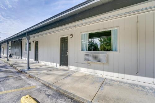 1 Mi to Lighthouse Beach: Port Huron Studio in พอร์ทฮูรอน (MI)
