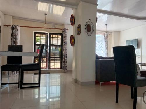 Sunshine Garden Apartment in คิตเว่