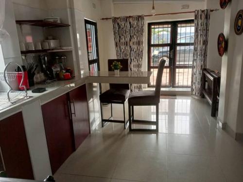 Sunshine Garden Apartment in คิตเว่