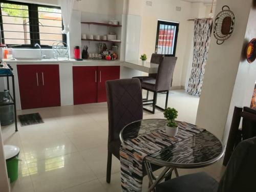 Sunshine Garden Apartment in คิตเว่