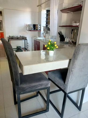 Sunshine Garden Apartment in คิตเว่