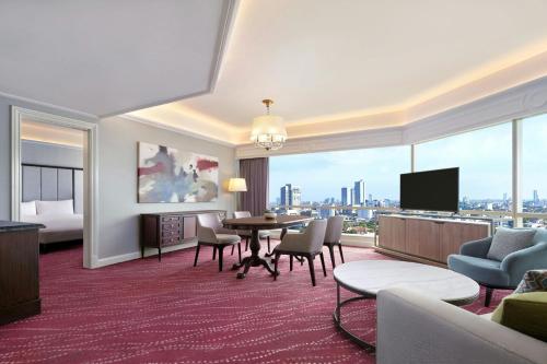 One Bedroom Suite, 1 King Bed image 3
