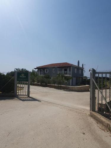 2 bedrooms, 4 beds