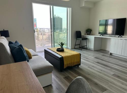Heart of Hollywood - Walk of Fame Modern Apts Studio - 1bd or 2bd with View - Free parking - Balcony - Wifi Rooftop- 24hr Gym - Upscale amenities, Los Angeles (fotografie 8)