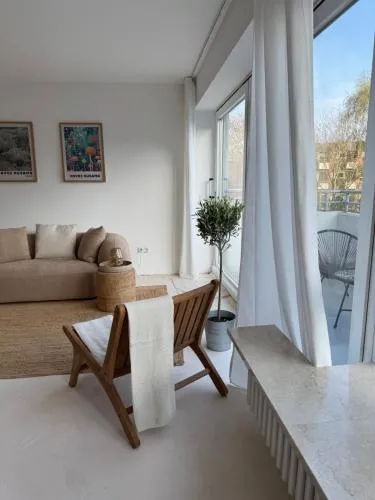 Penthouse mit Loftcharakter - Parkplatz, Fahrstuhl & Balkon in Kiel, Deutschland