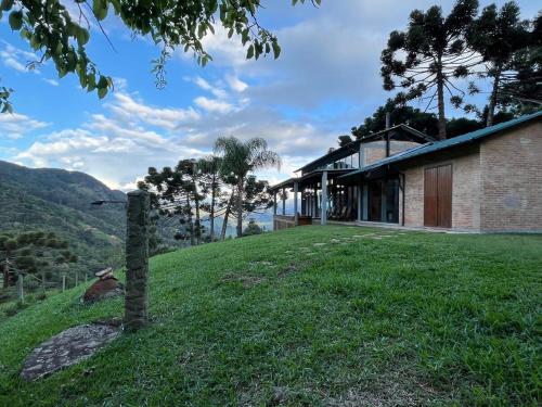 CASA DE VIDRO Na Mantiqueira in Dias