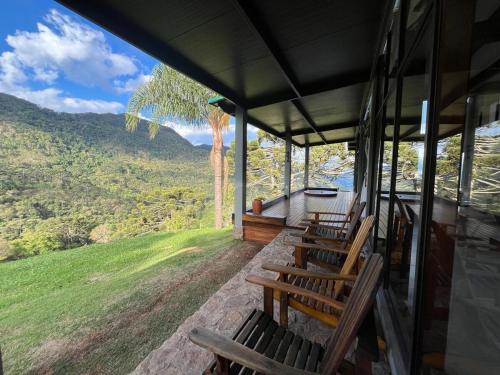 CASA DE VIDRO Na Mantiqueira in Dias