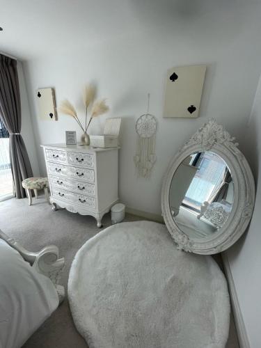 Charming & Cosy Double Room with Balcony in Wembley - Walking Distance to Wembley Stadium!, London (photo 3)