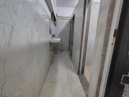 Bagno, aaram ac dormitory in Ahmedabad