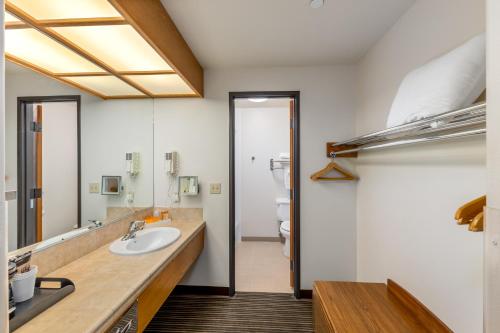 Breeze Inn Motel - image 10