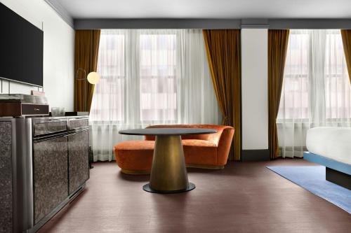 King Room image 3