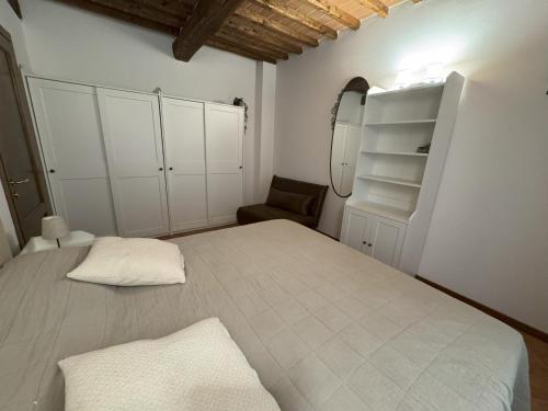 Borgo di Gaiole - Casa Lorenzo - apartment with a view & travel guide