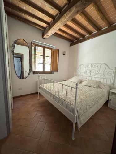 Borgo di Gaiole - Casa Lorenzo - apartment with a view & travel guide