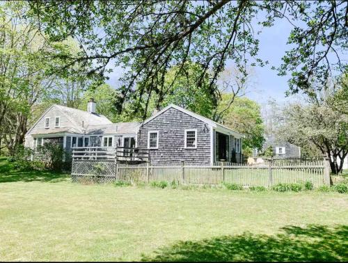 Renovated Cozy Cabin 5 Min to Beach Renovated Cozy Cabin 5 Min to Beach