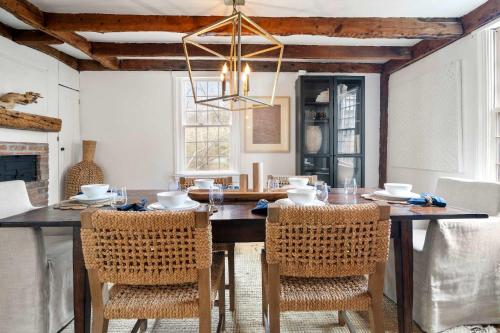 Renovated Cozy Cabin 5 Min to Beach Renovated Cozy Cabin 5 Min to Beach