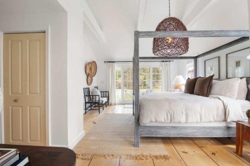 Renovated Cozy Cabin 5 Min to Beach Renovated Cozy Cabin 5 Min to Beach