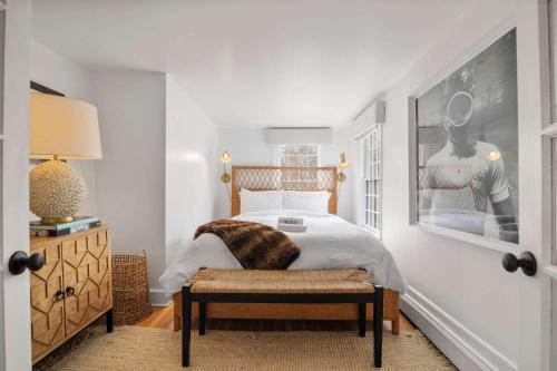 Renovated Cozy Cabin 5 Min to Beach Renovated Cozy Cabin 5 Min to Beach